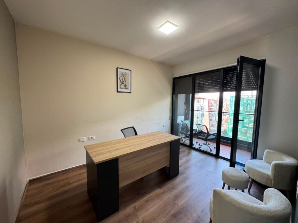 Spazio per ufficio in Via Kosovareve!