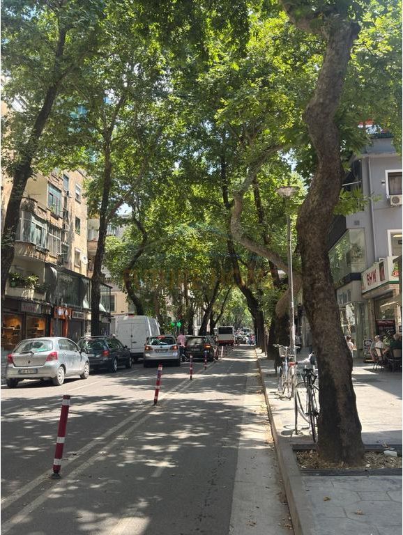 Affitto, Locale, Myslym Shyri.