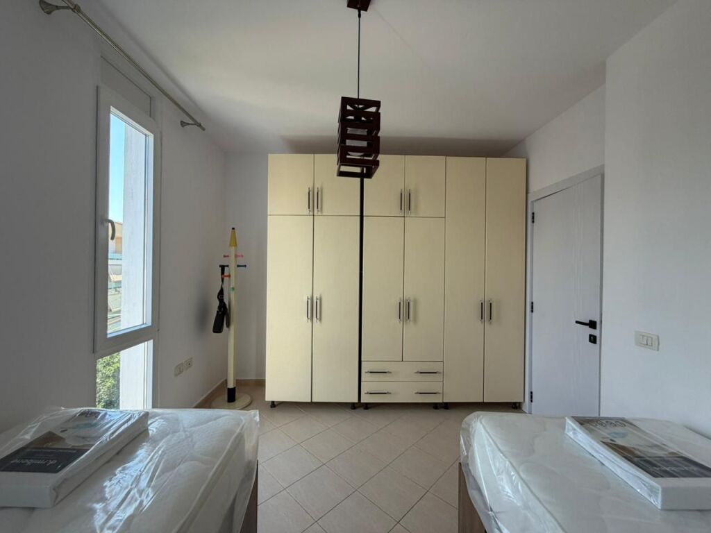 Appartamento 1+1 in affitto a Komuna e Parisit.