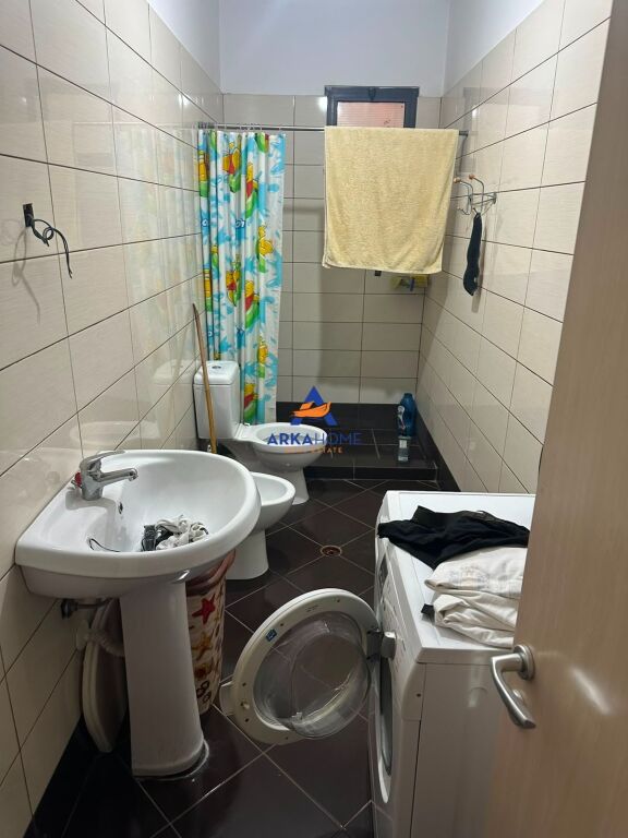 SHITET APARTAMENT 1+1+BALLKON "PRANË PASTICERI LIKËS, MISTO MAME" 10500000 LEKË