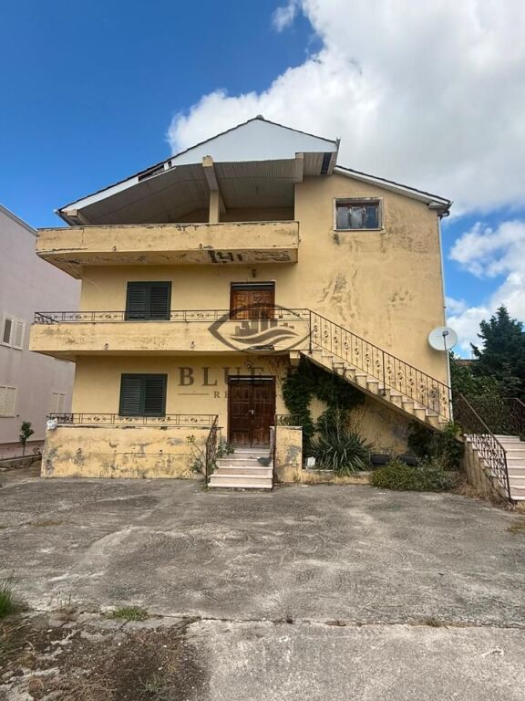 VILLA FOR SALE WITH 3 FLOORS IN DURRËS