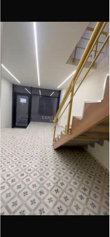 Shitet njesi dubleks kat 0 dhe 1 te Golden Park ne Selite 98,000 €
