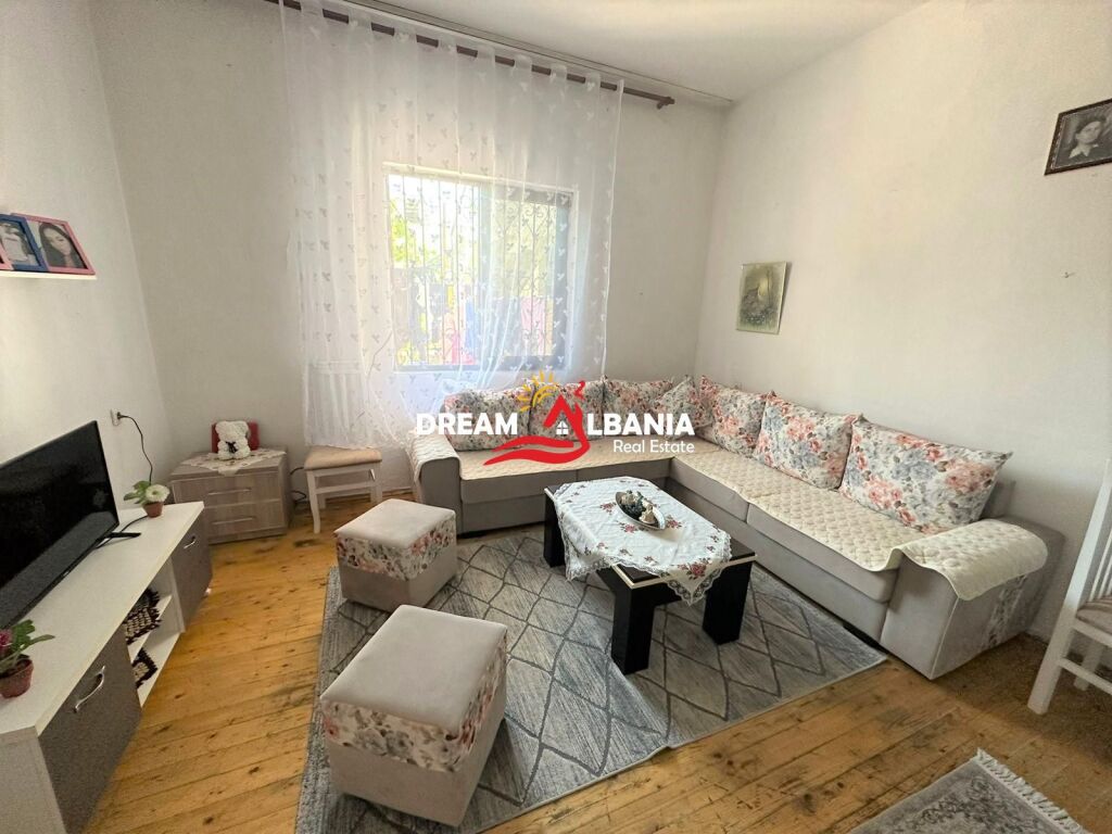 Two-story villa for sale at the end of Jordan Misja street, near the train tracks (ID 4151100)
