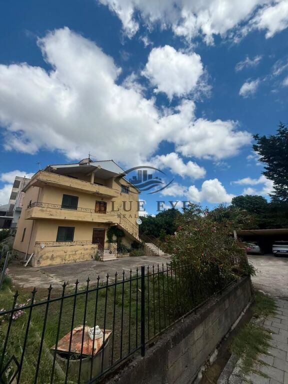 VILLA FOR SALE WITH 3 FLOORS IN DURRËS