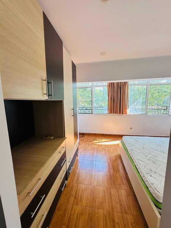 1+1,i mobiluar te pallatet e arabit laprake,400 euro