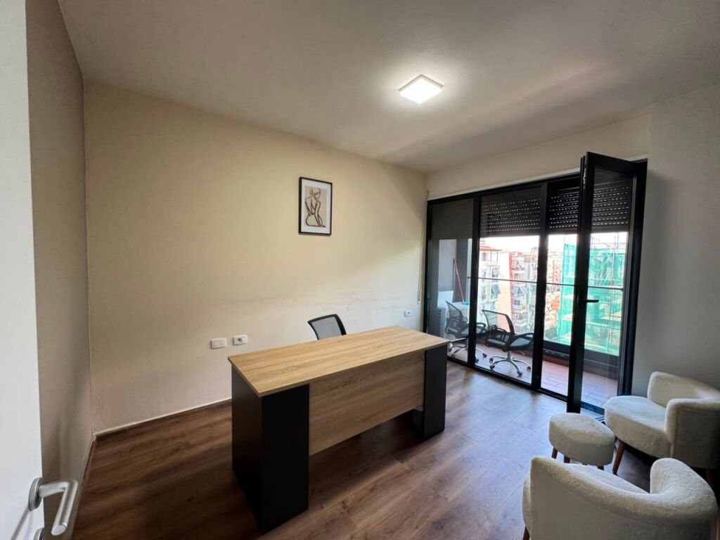 Spazio per ufficio in Via Kosovareve!