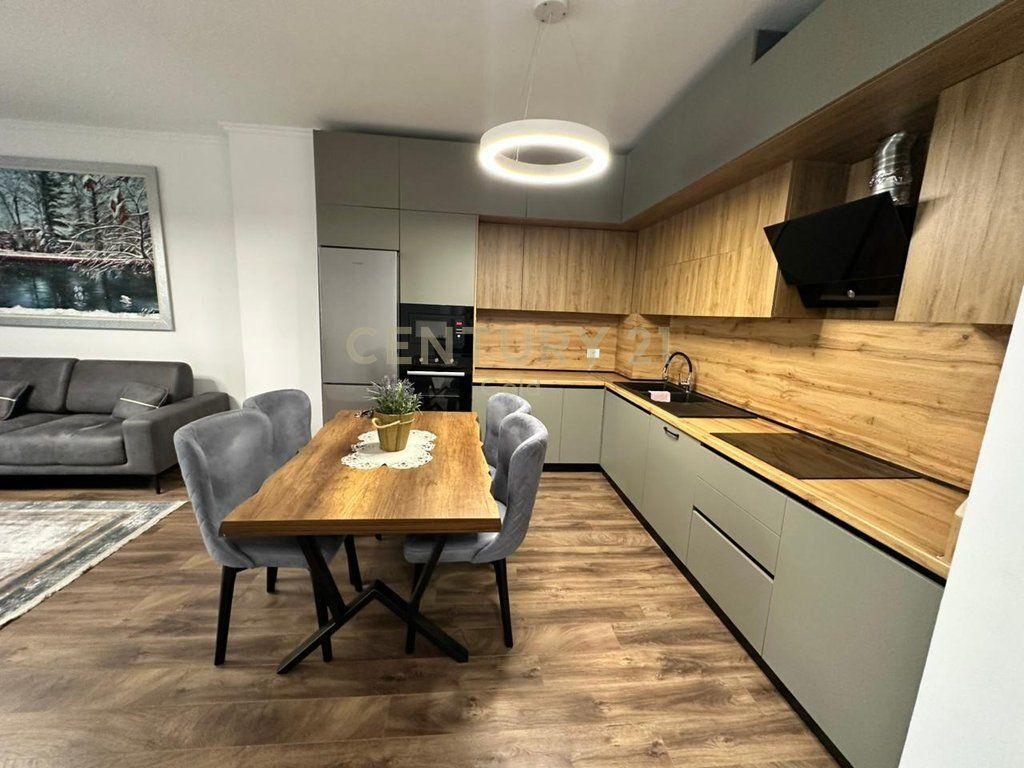 FOR RENT MODERN APARTMENT 2+1+2 + PARKING SPACE AT THE NEW MARKET! 1,300 €