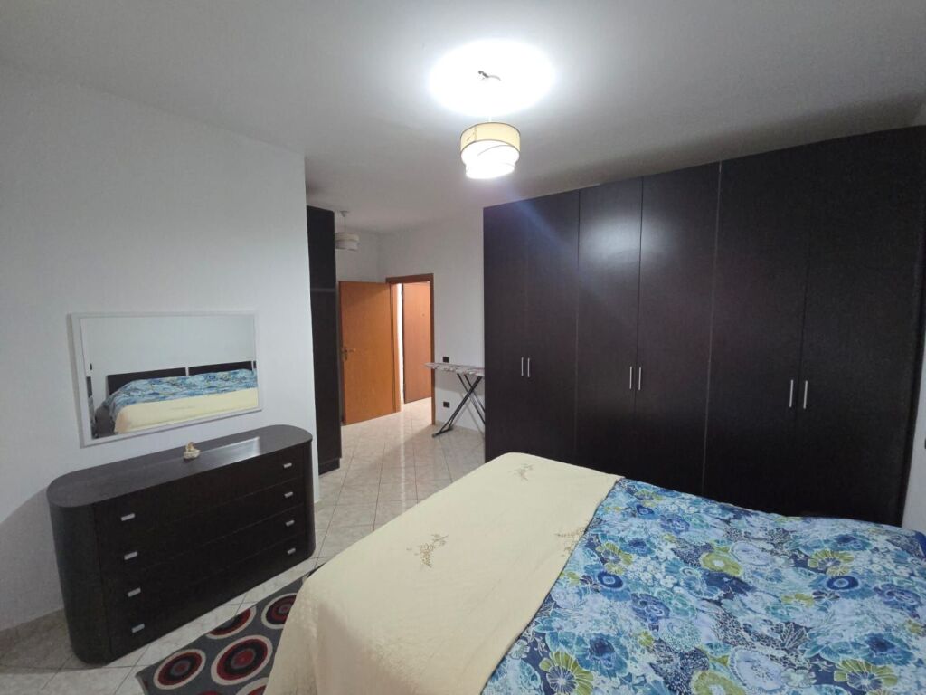🏡 Appartamento 1+1 con Cucina Separata in Affitto nella Zona della Spiaggia di Durazzo – Vicino a Pelikani