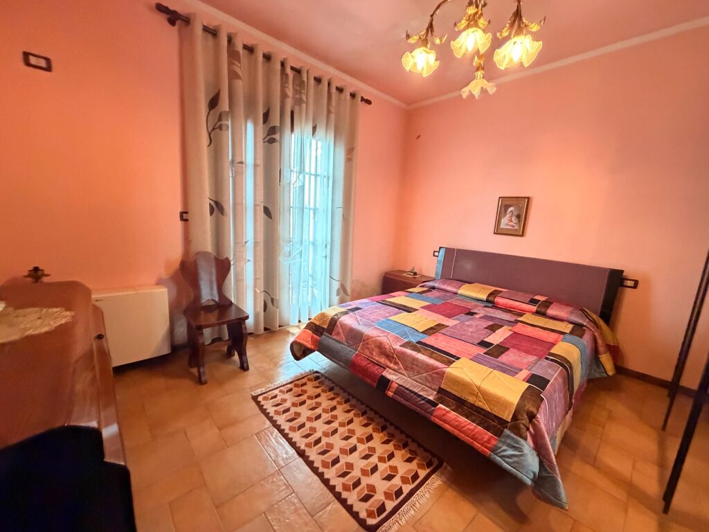 Shitet Vilë 3-Katëshe me 1533 m2 Truall – Kavajë, Rruga Dytësore