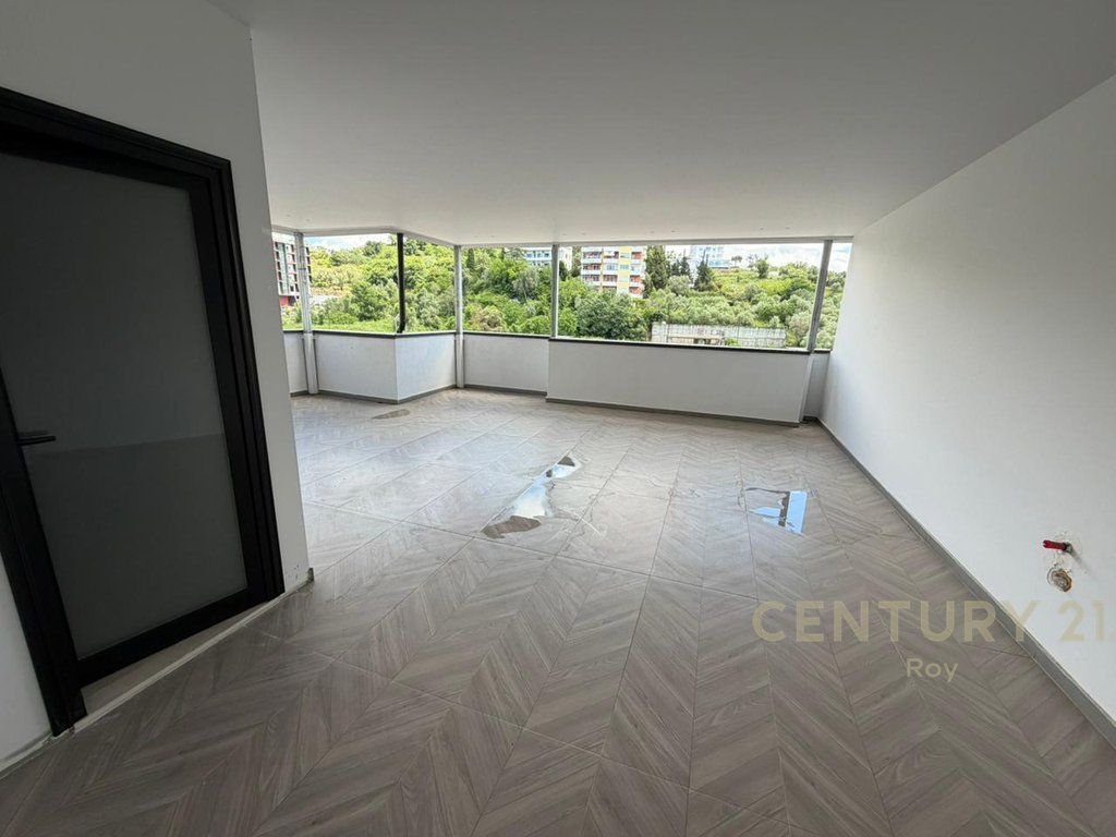 ESCLUSIVO! MONOLOCALE 1+1 CON VERANDA IN VENDITA PRESSO LA ROCCIA DI KAVAJA! 170.000 €