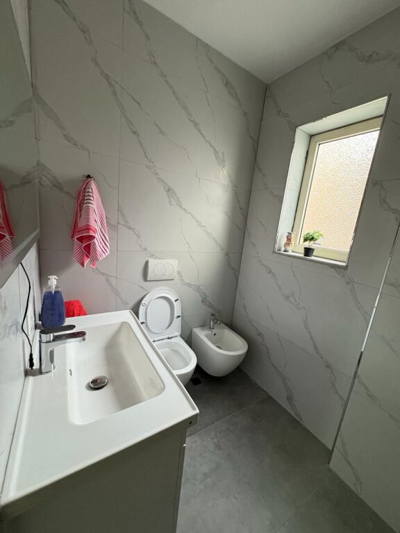 Apartament 2+1+2 prane gjykates durres PER QIRA
