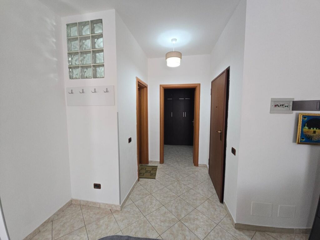 🏡 Appartamento 1+1 con Cucina Separata in Affitto nella Zona della Spiaggia di Durazzo – Vicino a Pelikani