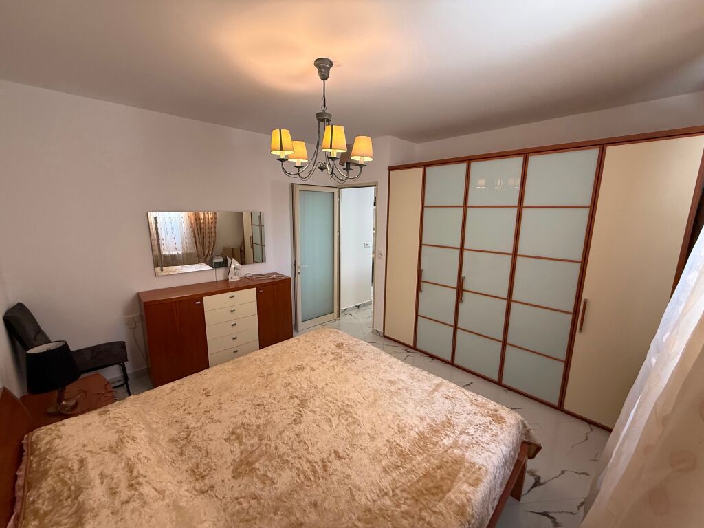 Jepet me qera Apartament 2+1 Tek Siri Kodra