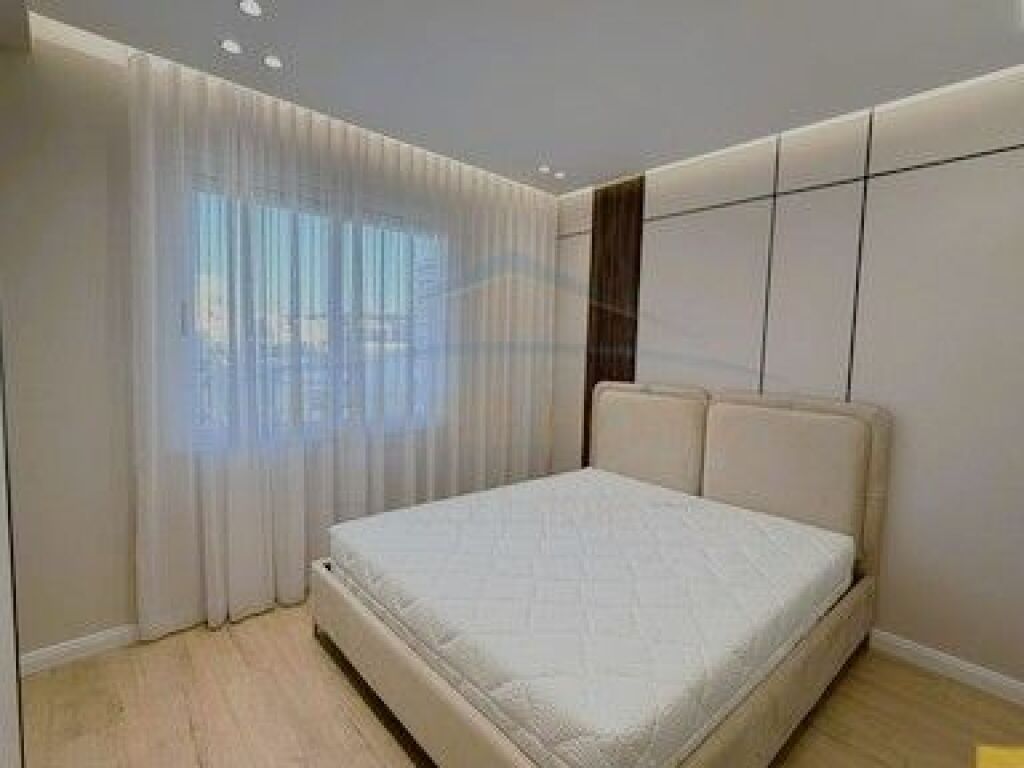 Shitet, Apartament 2+1+2, Unaza Re