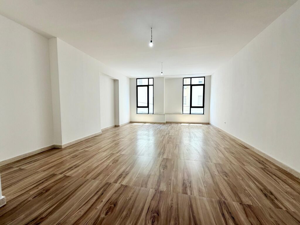 ZYRE ME QIRA DONIKA CENTER