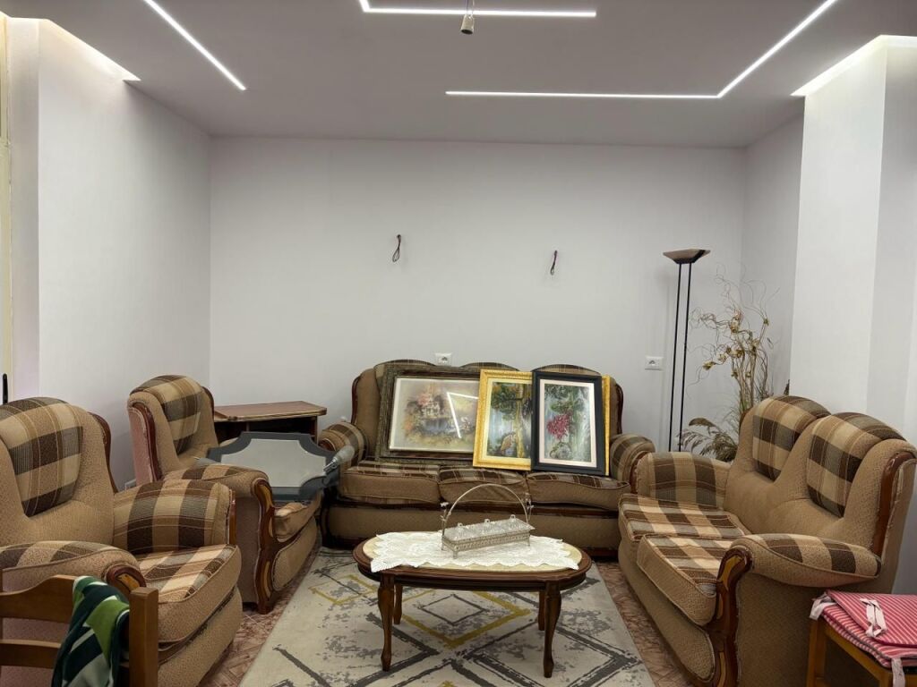 Apartament 2+1+2 prane gjykates durres PER QIRA