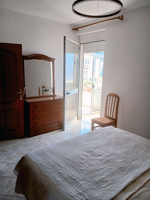 In affitto 3+1+2 vicino al Boulevard per 70.000 lek/mese