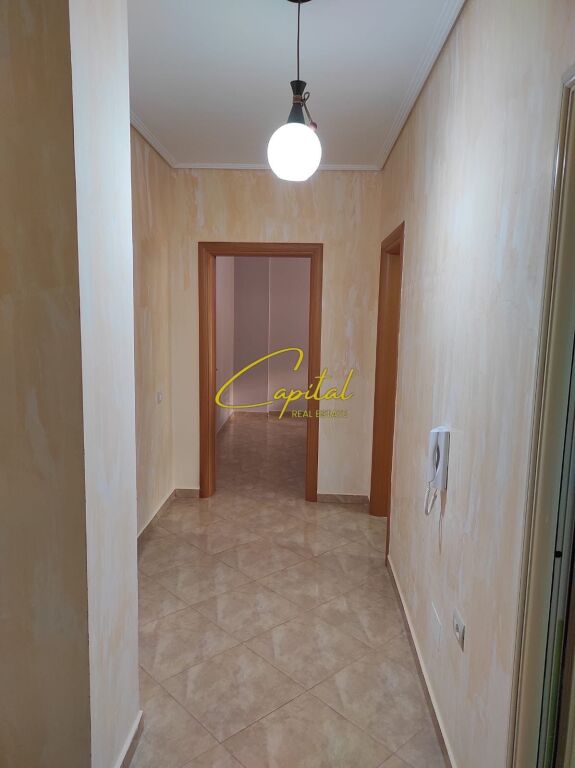 VENDESI APPARTAMENTO 1+1 A VLORE 130.000 EURO