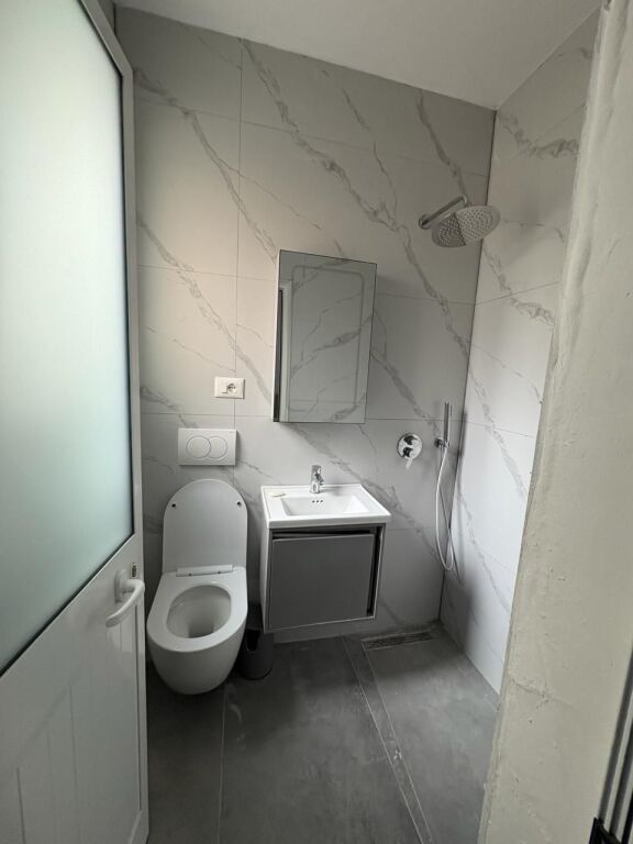Apartament 2+1+2 prane gjykates durres PER QIRA