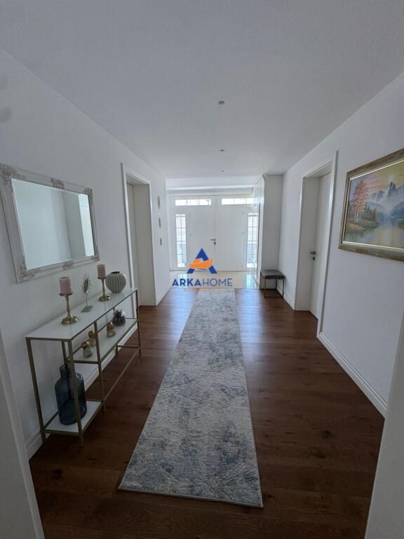 JEPET VILE ME QERA 220M2 "LAKNAS" 2000 EURO
