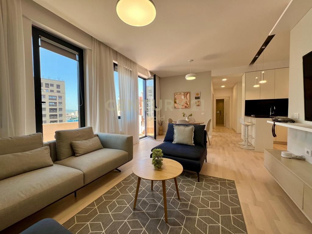 APARTAMENT PER QERA 2+1+2 + POST PARKIMI TEK RR.BARRIKADAVE!!
