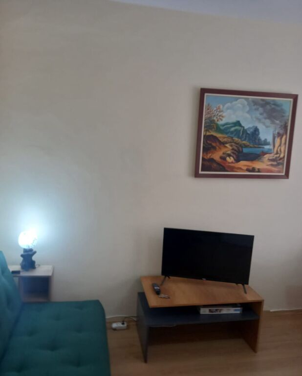 Jepet me qira apartament 2+1 tek rruga Frosina Plaku prane Report TV  450 mije leke te vjetra