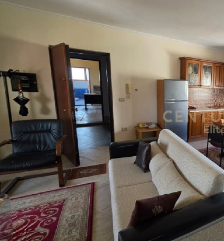 Xhamllik, Appartamento 2+1 in affitto