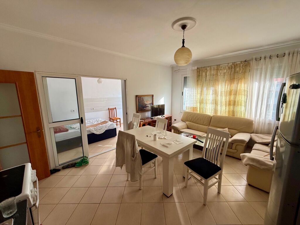 📣 VENDESI Appartamento 2+1 con Balcone 📍 Via Teleferiku, Vicino al Market Aldi ✨  💶 Prezzo 130 Milioni Leke