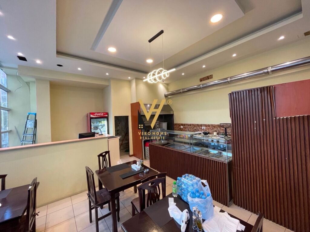 JEPET AMBIENT BIZNESI 90 M2 ME QERA TE ZOGU I ZI 900 EURO