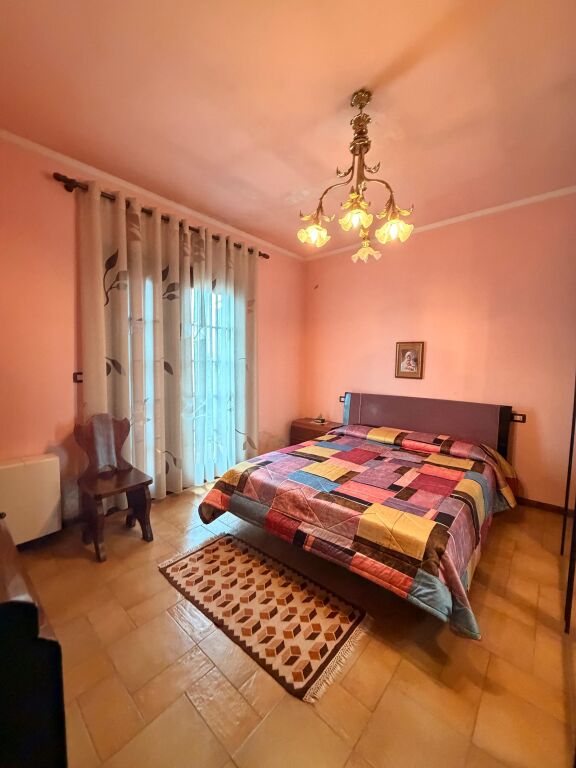 Shitet Vilë 3-Katëshe me 1533 m2 Truall – Kavajë, Rruga Dytësore