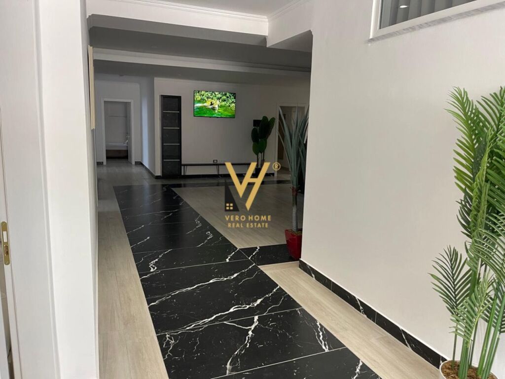 HOTEL IN VENDITA A RROTA E KUQE, GOLEM 800.000 EURO