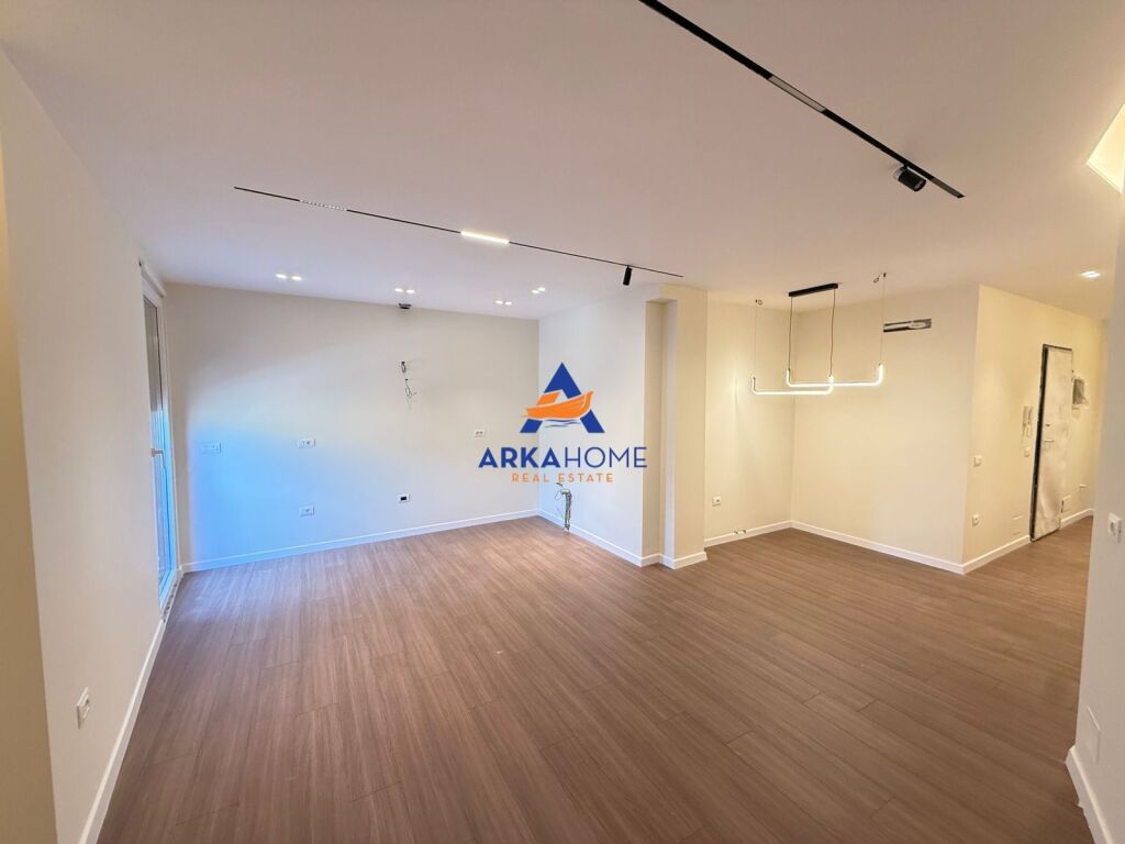 IN VENDITA APPARTAMENTO 2+1+BALCONE "NUOVA MATERNITÀ, BRRYLI" 19.000.000 LEKE