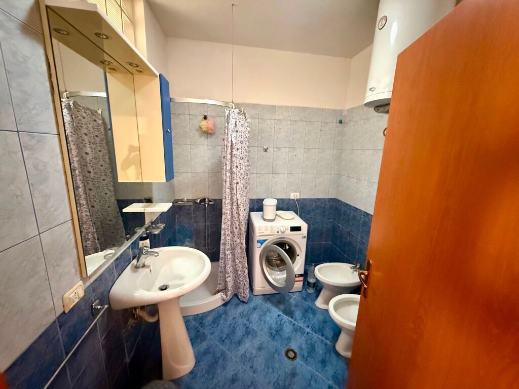 📣 VENDESI Appartamento 2+1 con Balcone 📍 Via Teleferiku, Vicino al Market Aldi ✨  💶 Prezzo 130 Milioni Leke