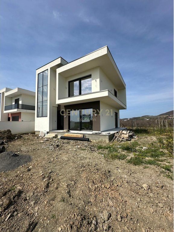 ESCLUSIVO! VILLA INDIVIDUALE CON PISCINA IN VENDITA NEL GOLFO DI LALZ! 340.000€