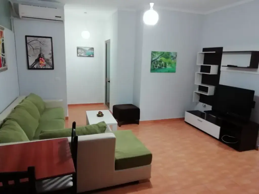 Affitto | Vilë 1 + 1 | Qyteti Studenti| 350 €/mese