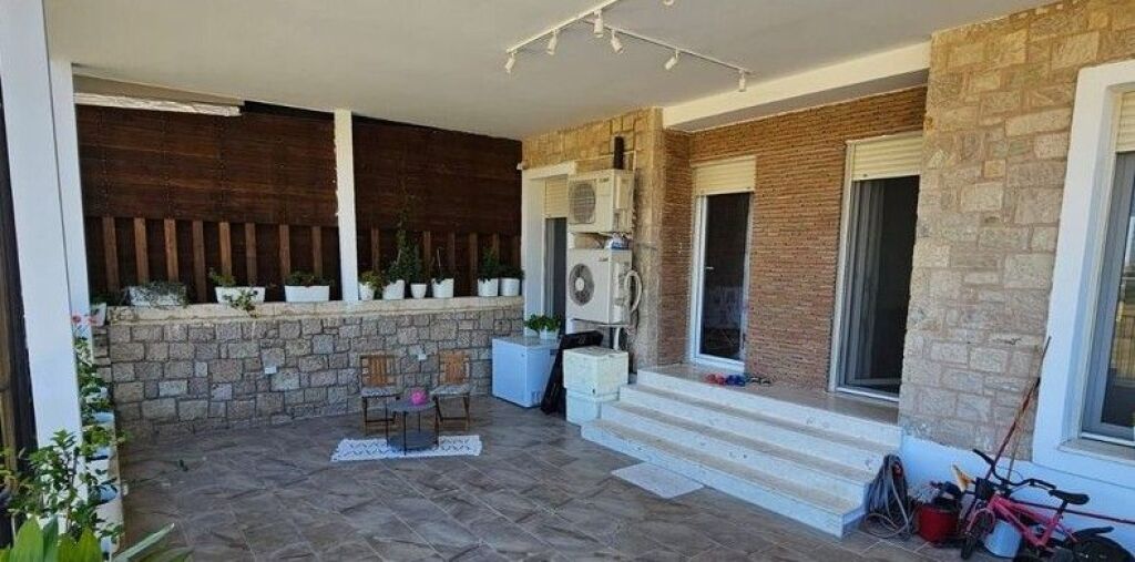 Appartamento 3+1+2 in vendita in residenza privata, vicino a Tegu.