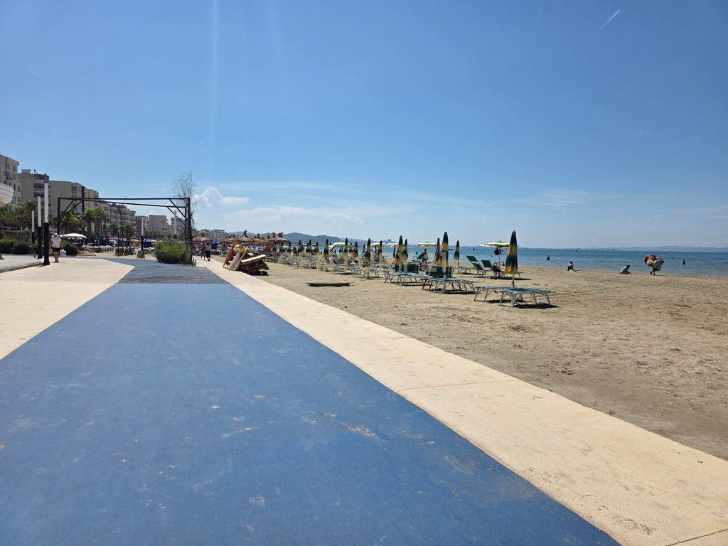 SHITET AMBIENT BIZNESI VIJA PARE NE PLAZH-DURRES!