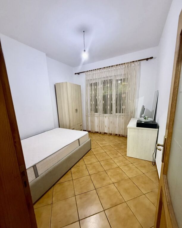Appartamento 2+1 in affitto a Kryqëzimi i Brrylit 500 mila lek vecchi