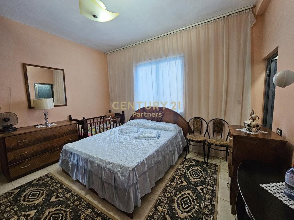 Villa privata su 2 piani in vendita in via Jordan Misja 350.000 €