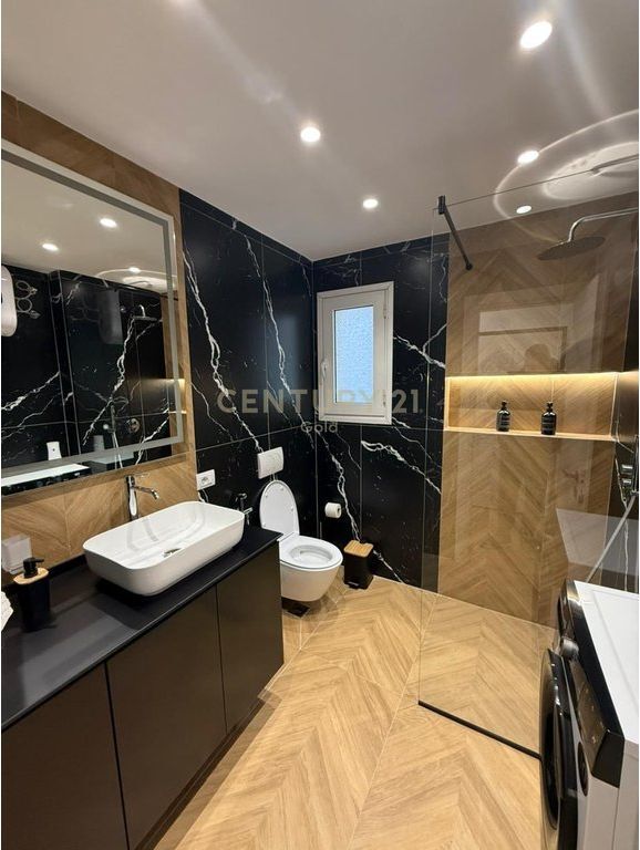 SHITET APARTAMENT 1+1 MODERN TE LIQENI I TIRANES!
