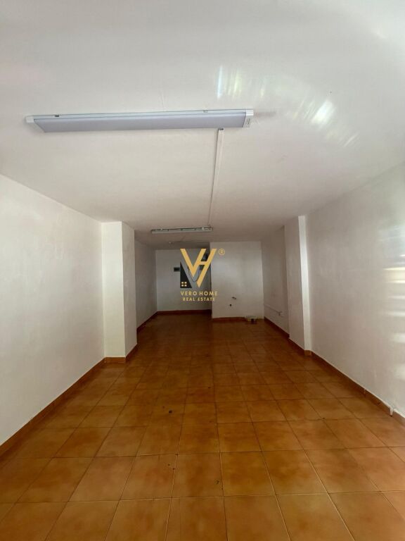 JEPET DYQAN 35 M2 ME QIRA TE LULISHTJA ÇAJUPI 50.000 LEKE