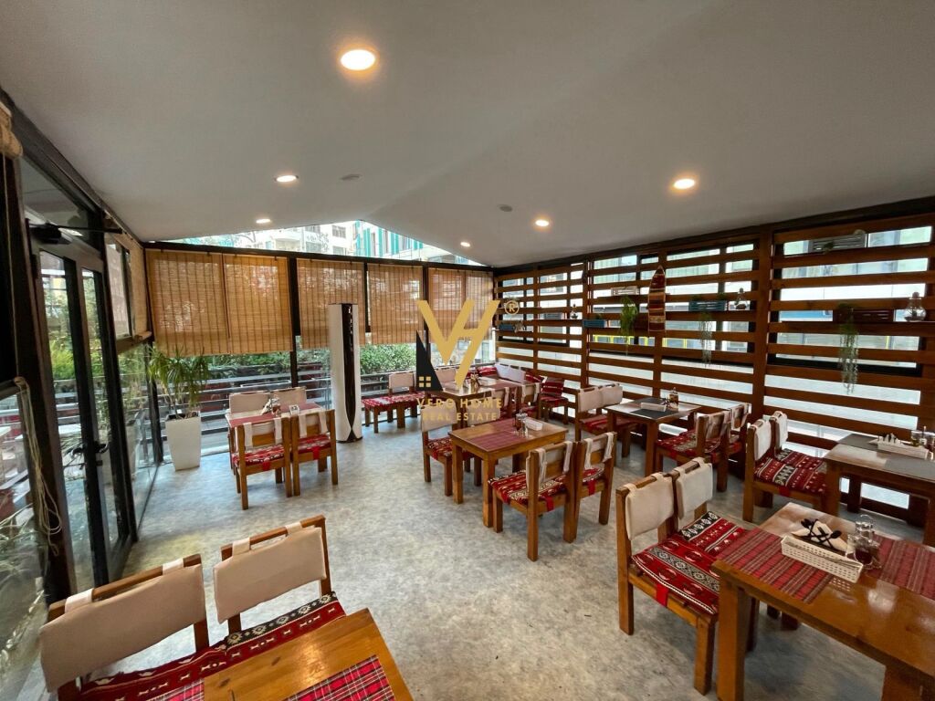 JEPET AMBIENT BIZNESI 90 M2 ME QERA TE ZOGU I ZI 900 EURO