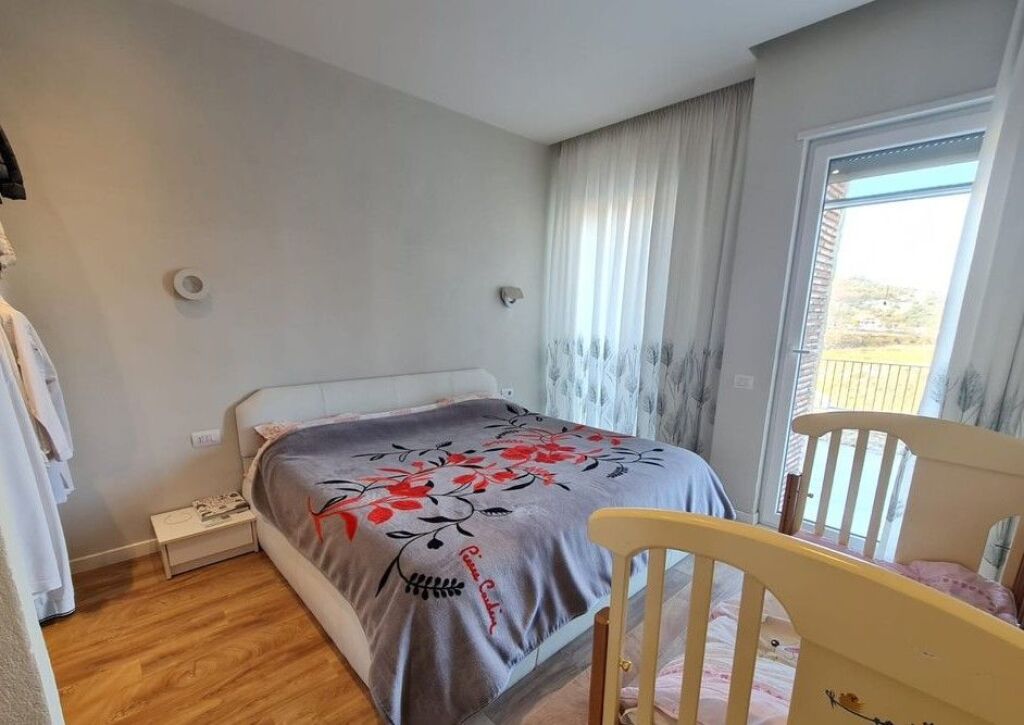 Appartamento 3+1+2 in vendita in residenza privata, vicino a Tegu.
