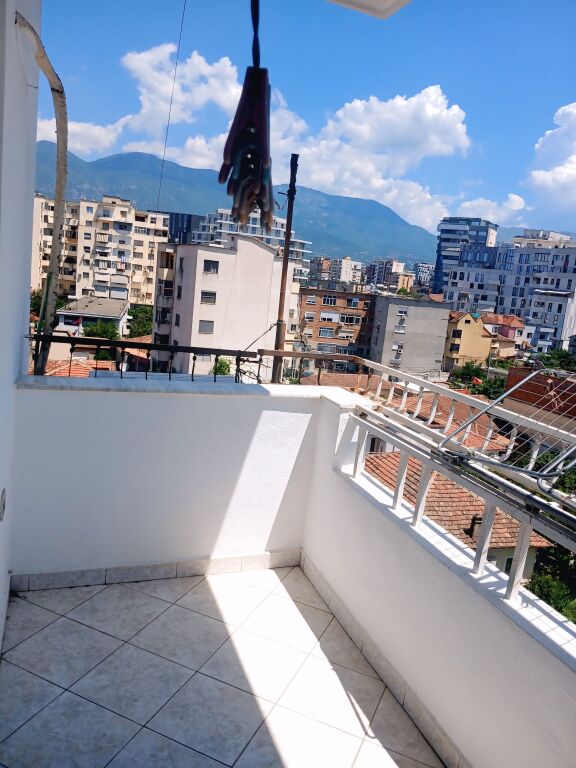 In affitto 3+1+2 vicino al Boulevard per 70.000 lek/mese