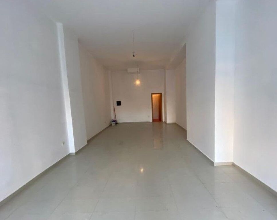 OCCASION ZONE 1450€ M2 BUSINESS UNIT FOR SALE IN ASTIR