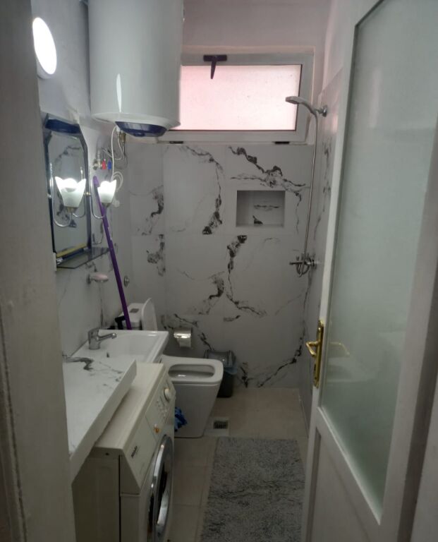 Jepet me qira apartament 2+1 tek rruga Frosina Plaku prane Report TV 450 mije leke