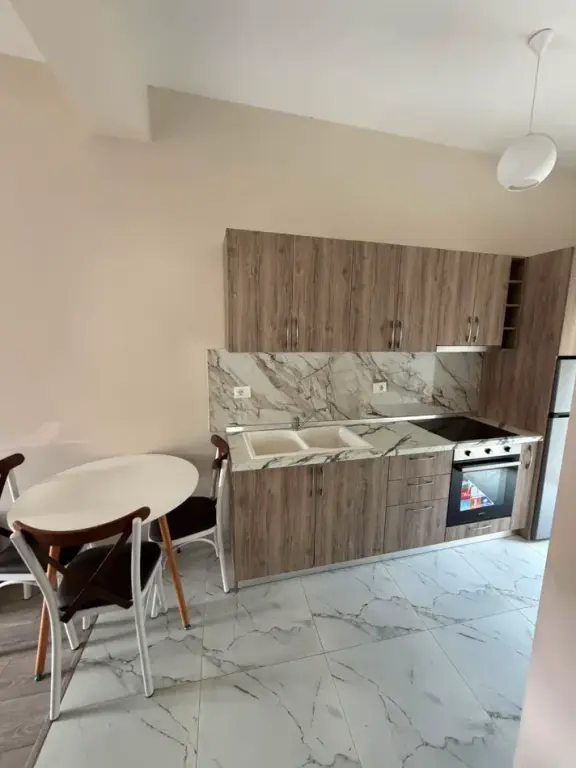Qera | Apartament 1 + 1 | Rruga Aleks Çaçi | 350 €/muaj