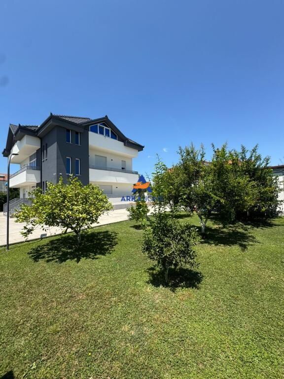 JEPET VILE ME QERA 220M2 "LAKNAS" 2000 EURO