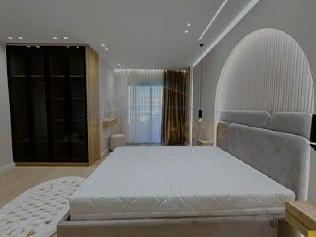 Shitet, Apartament 2+1+2, Unaza Re