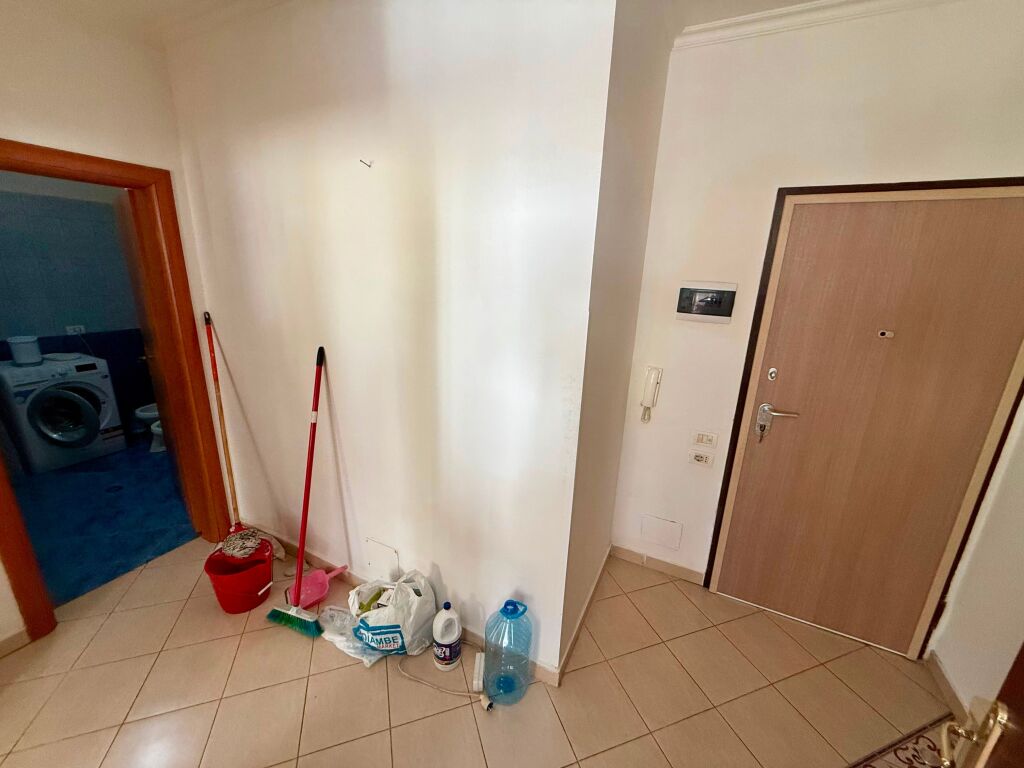 📣 VENDESI Appartamento 2+1 con Balcone 📍 Via Teleferiku, Vicino al Market Aldi ✨  💶 Prezzo 130 Milioni Leke
